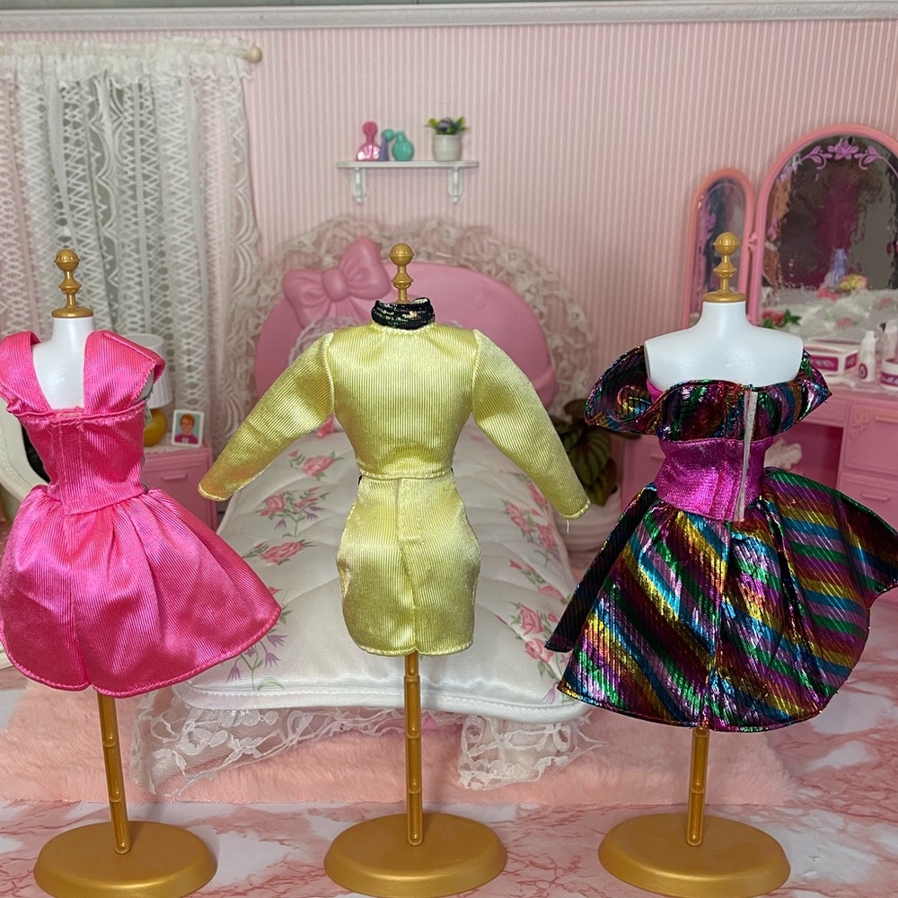 Barbie fashion fantasy & 2 fashion gift set fashions (willing to separate) - Picture 2 of 5